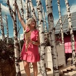 Alexandra, 35